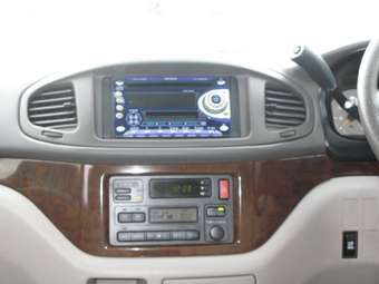 2001 Toyota Hiace Regius Pictures