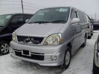 2001 Toyota Hiace Regius Pictures