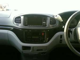2001 Toyota Hiace Regius Pictures