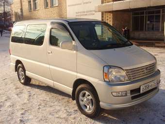 2001 Toyota Hiace Regius Photos