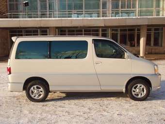 2001 Toyota Hiace Regius Photos
