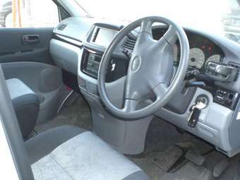 2002 Toyota Hiace Regius Pictures