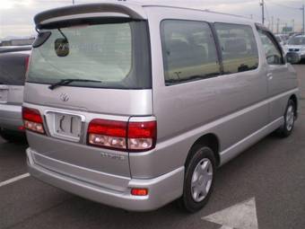 2002 Toyota Hiace Regius Photos