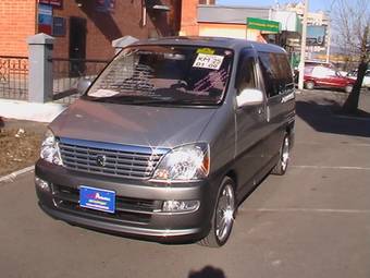 2002 Toyota Hiace Regius Images