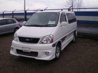 2002 Toyota Hiace Regius Photos