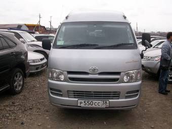 2006 Toyota Hiace Regius Pictures