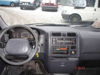 2003 Toyota Hiace Van Images