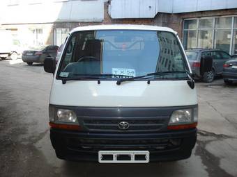 2003 Toyota Hiace Van Photos