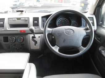 2005 Toyota Hiace Van Pics