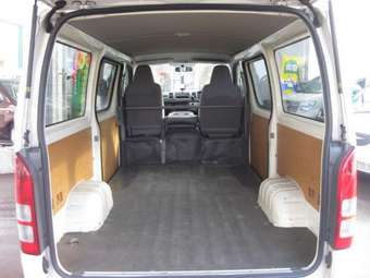 2005 Toyota Hiace Van Photos