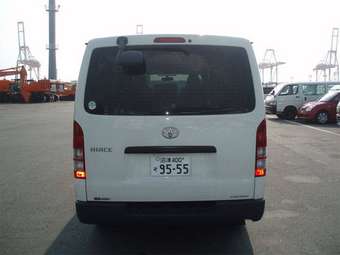 2006 Toyota Hiace Van Photos