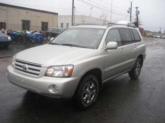 2004 Toyota Highlander Photos