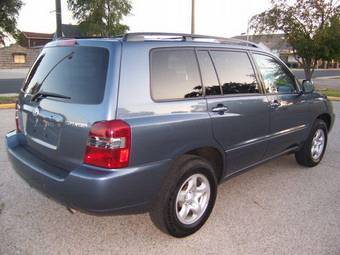 2004 Toyota Highlander Images