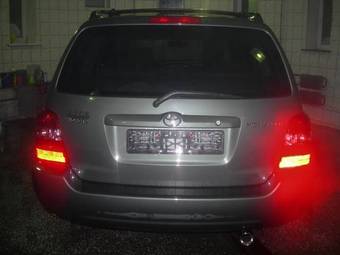 2004 Toyota Highlander Images