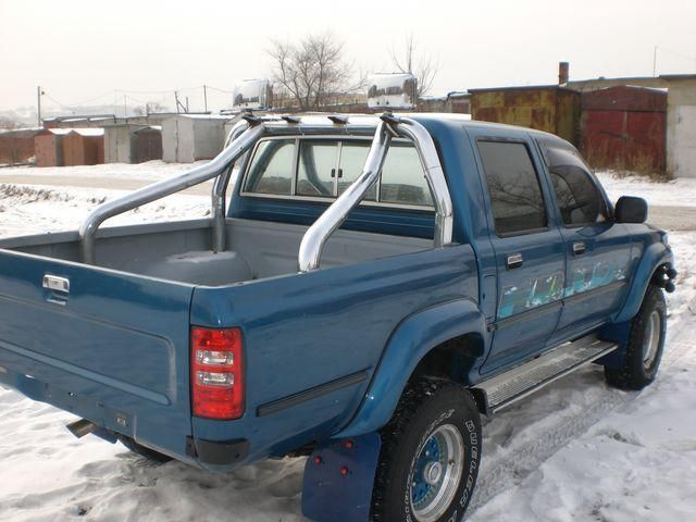 Купить пикап в свердловской. Toyota Hilux 1990 Pickup. Toyota Hilux Pickup 1993. Toyota Hilux Surf Pickup. Toyota Hilux 1995 pick up.