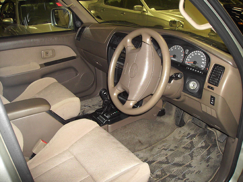 2000 Toyota Hilux Surf Pictures