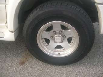 2002 Toyota Hilux Surf Pics