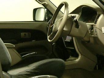 2002 Toyota Hilux Surf Photos
