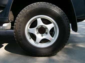 2003 Toyota Hilux Surf Photos