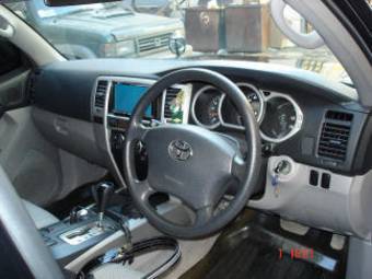 2005 Toyota Hilux Surf Photos