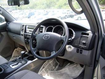 2005 Toyota Hilux Surf Photos