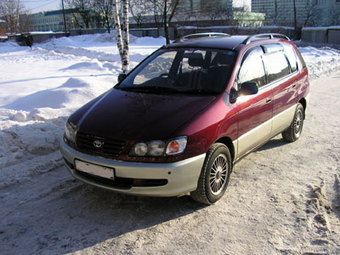 1997 Toyota Ipsum Photos