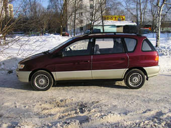 1997 Toyota Ipsum Photos