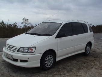 1997 Toyota Ipsum Pictures