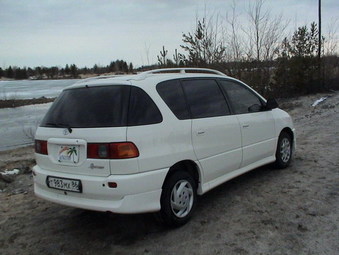 1997 Toyota Ipsum Photos