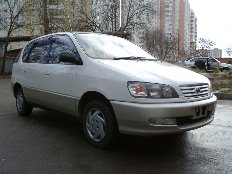 1997 Toyota Ipsum Images