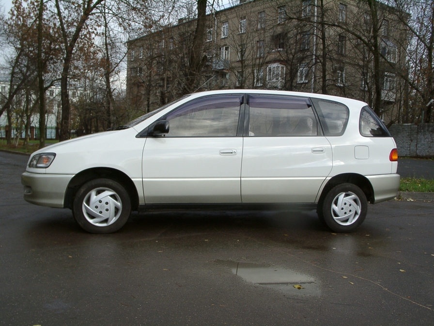 1997 Toyota Ipsum Pics