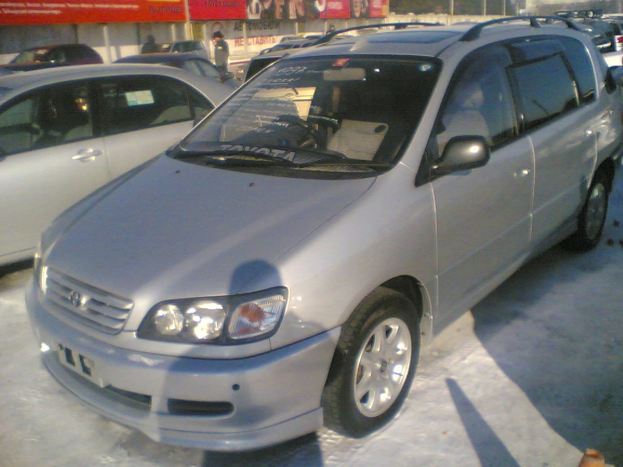 1997 Toyota Ipsum Photos