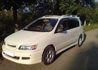 1997 Toyota Ipsum Pictures