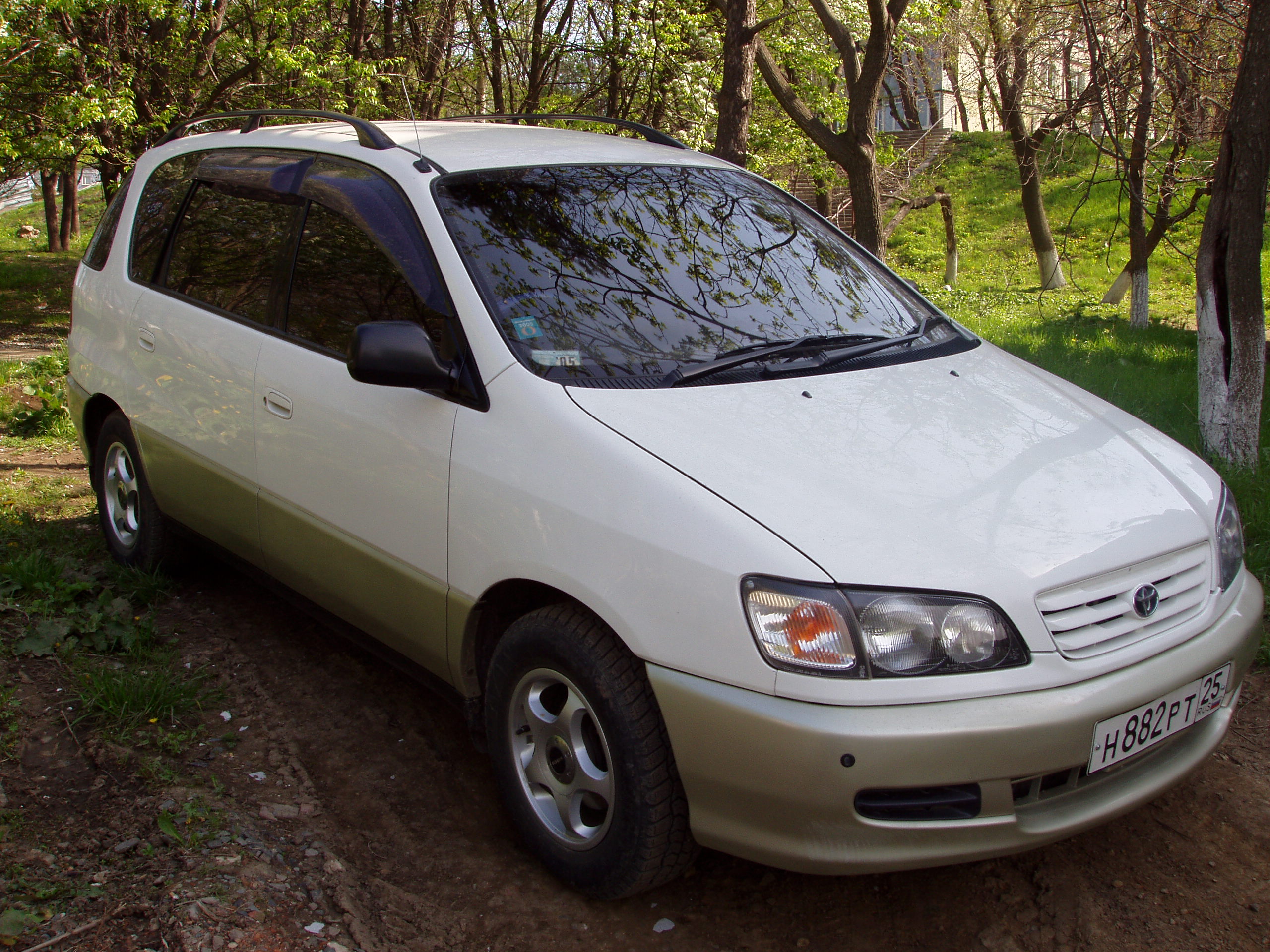 1998 Toyota Ipsum