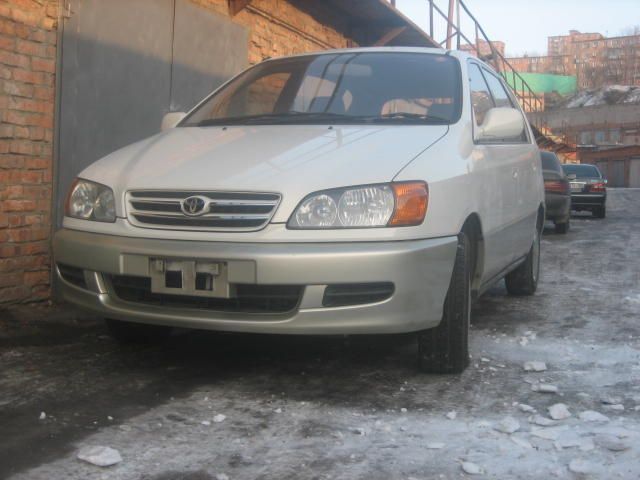 1998 Toyota Ipsum