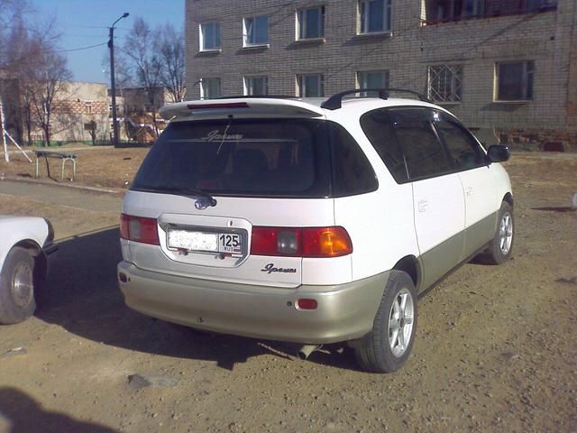 1998 Toyota Ipsum