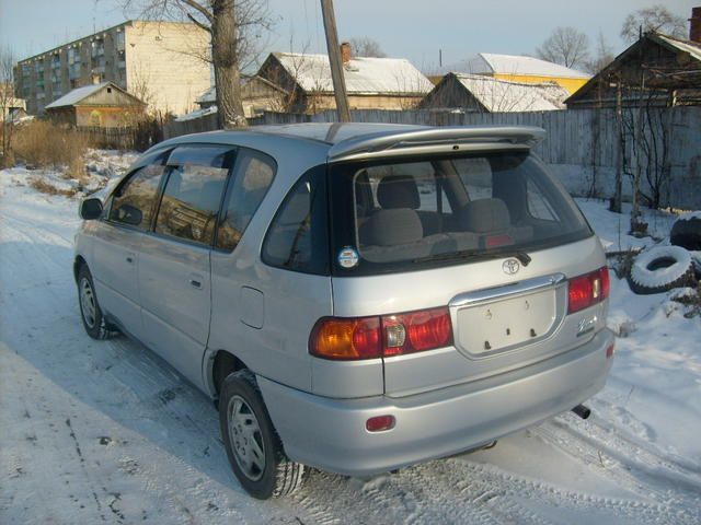 1998 Toyota Ipsum