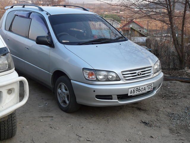 1998 Toyota Ipsum