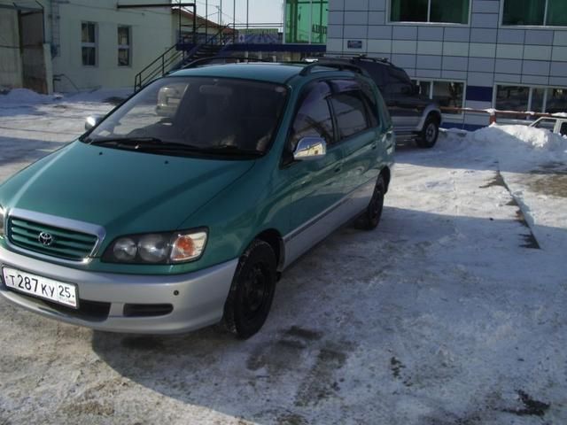 1998 Toyota Ipsum