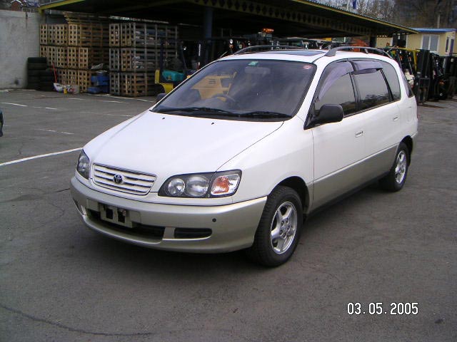 1998 Toyota Ipsum Pictures