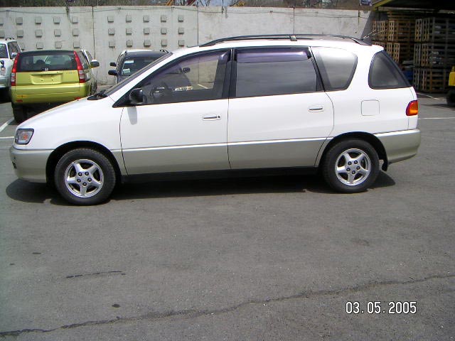 1998 Toyota Ipsum Photos