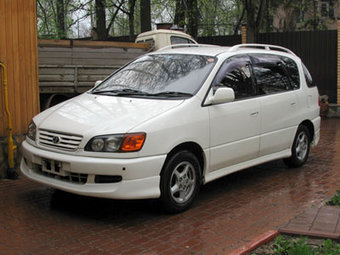 1998 Toyota Ipsum Photos
