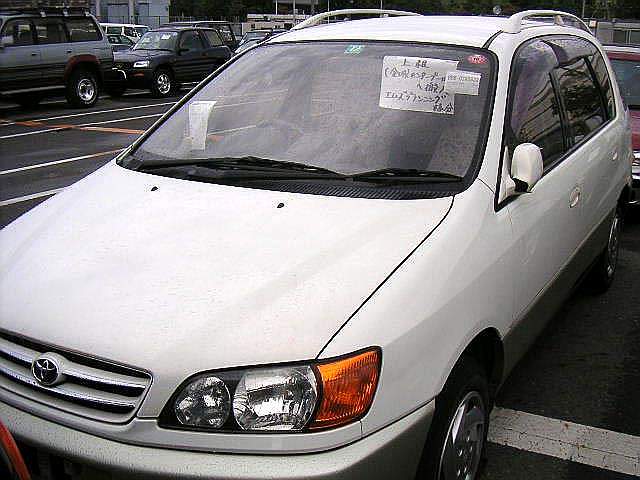 1998 Toyota Ipsum Photos