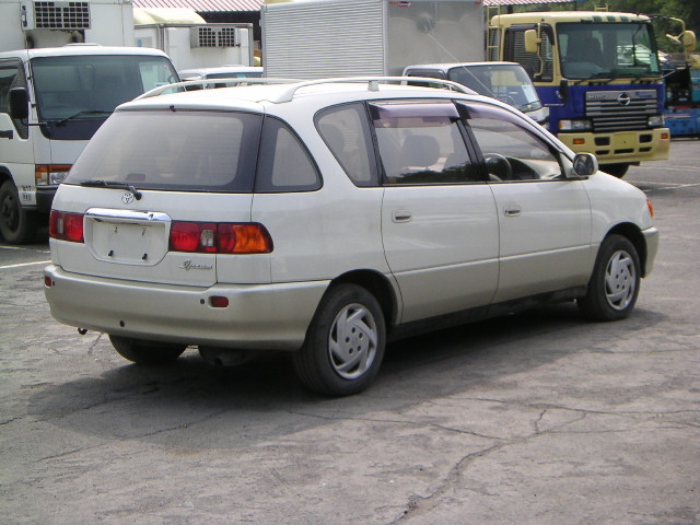 1998 Toyota Ipsum Pictures