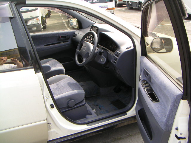 1998 Toyota Ipsum Pictures