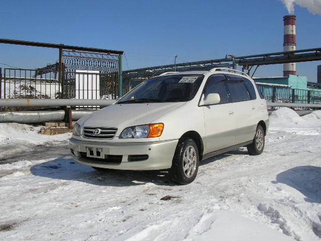 1998 Toyota Ipsum Photos