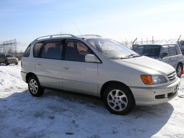 1998 Toyota Ipsum Pictures