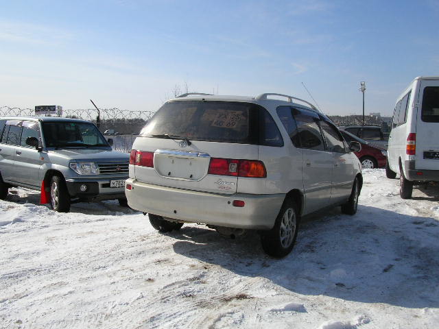 1998 Toyota Ipsum Photos