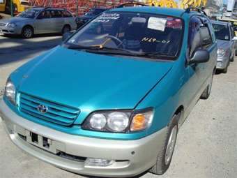 1998 Toyota Ipsum Pictures