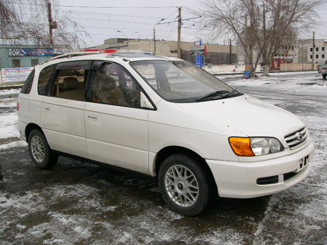 1999 Toyota Ipsum